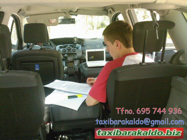 Interior espacioso y versátil del taxi de Txema en Barakaldo